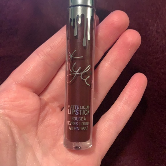 Kylie Cosmetics Vixen Matte Liquid Lipstick - Picture 4 of 5